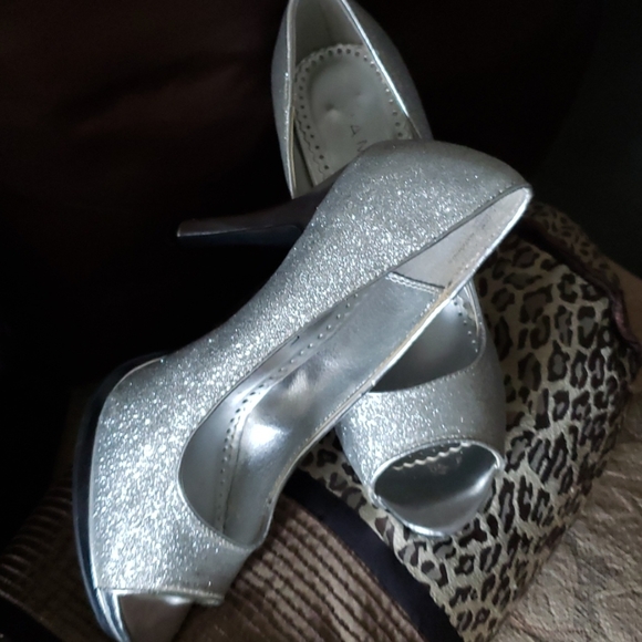 Dress shoes - Picture 2 of 3